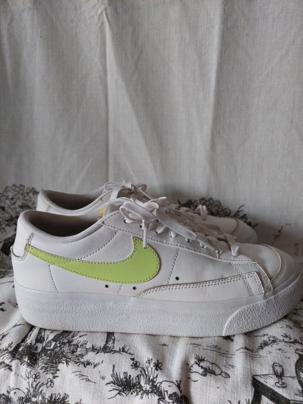 Nike Blazer Low Platform Women's 9.5 Sneaker White/Light Lemon Twist-Black color